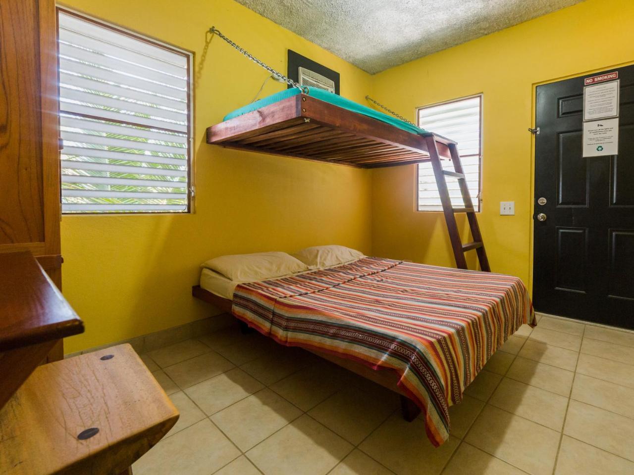A Piece Of Ground Hostel Punta Gorda Ngoại thất bức ảnh