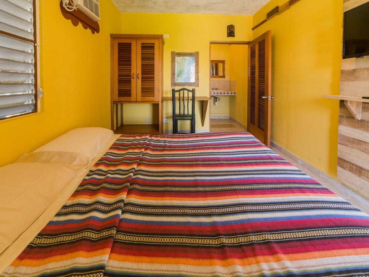 A Piece Of Ground Hostel Punta Gorda Ngoại thất bức ảnh